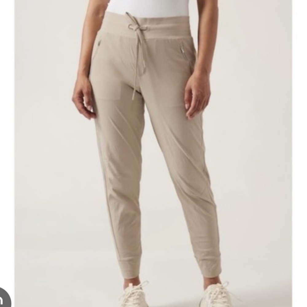 Athleta Trekkie north jogger 8T